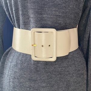 VINTAGE White Big Buckle Belt VTG Leather S

SIZE - it fits like a small best